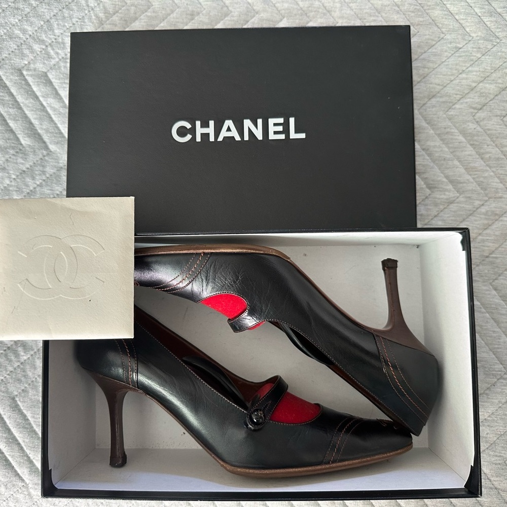 CHANEL MARY JANE CLASSIC PUMPS. SIZE 8